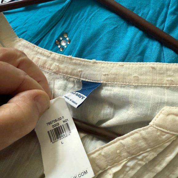 Old Navy Textured Cream Top - Picture 1 of 5